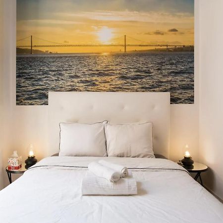 Beautiful 3-Story house in Chiado with a 40m² private terrace Lisboa Exterior foto