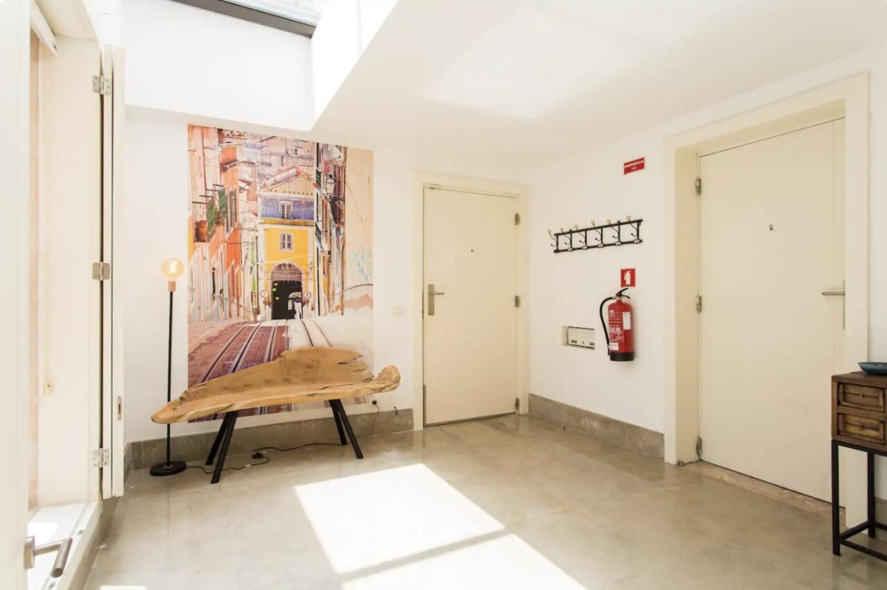 Beautiful 3-Story house in Chiado with a 40m² private terrace Lisboa Exterior foto