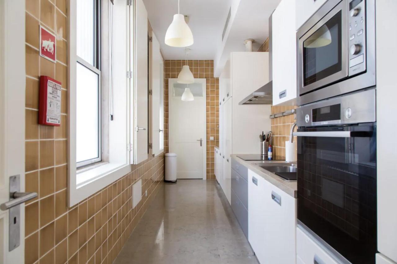 Beautiful 3-Story house in Chiado with a 40m² private terrace Lisboa Exterior foto