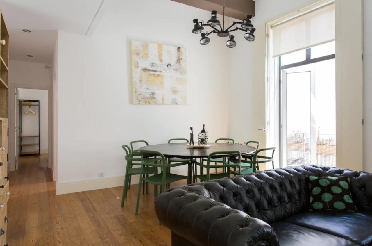 Beautiful 3-Story house in Chiado with a 40m² private terrace Lisboa Exterior foto