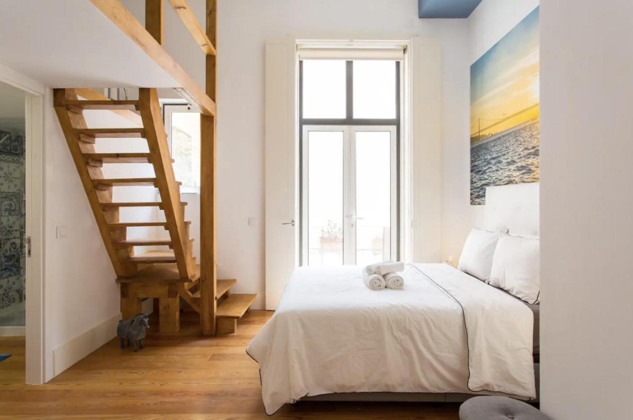 Beautiful 3-Story house in Chiado with a 40m² private terrace Lisboa Exterior foto