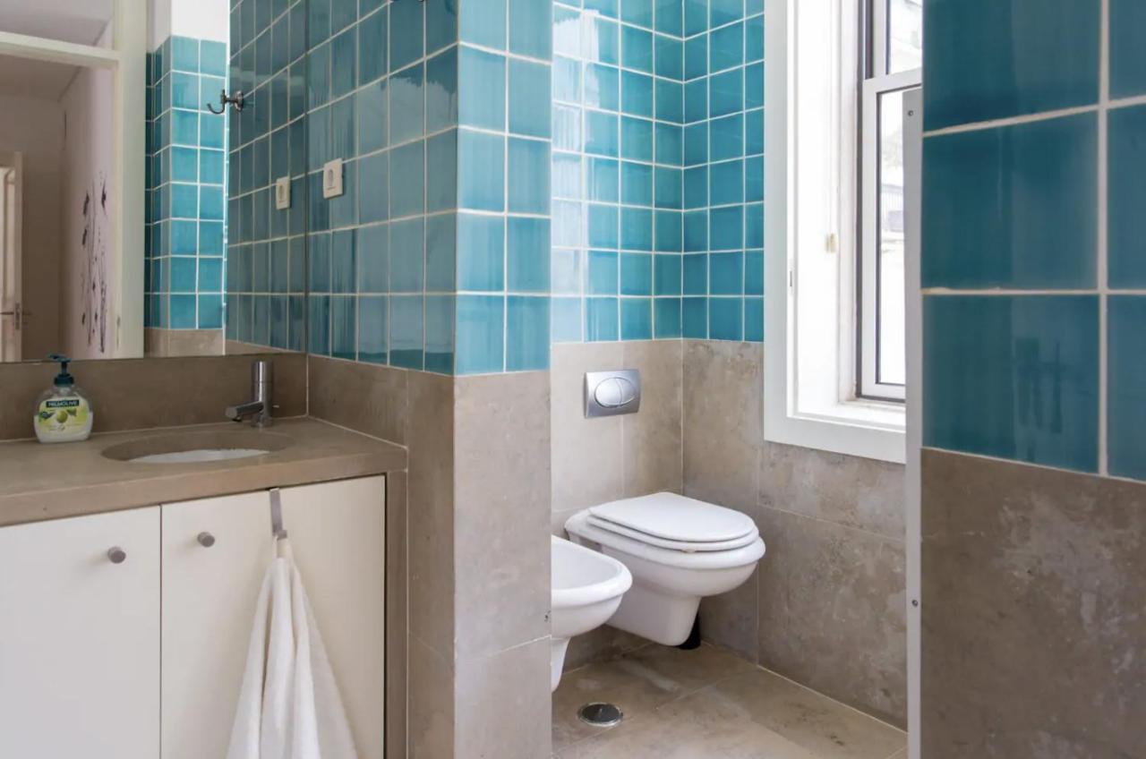 Beautiful 3-Story house in Chiado with a 40m² private terrace Lisboa Exterior foto