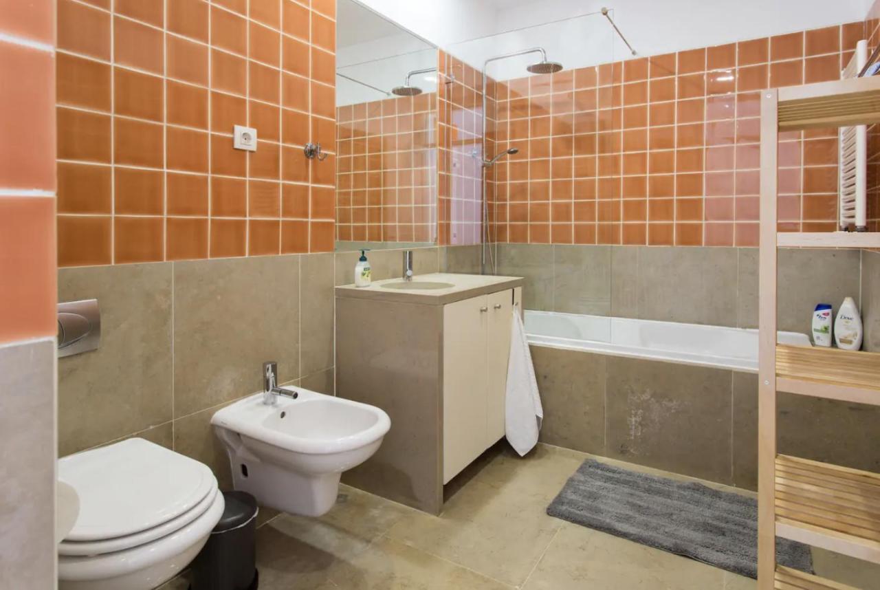 Beautiful 3-Story house in Chiado with a 40m² private terrace Lisboa Exterior foto