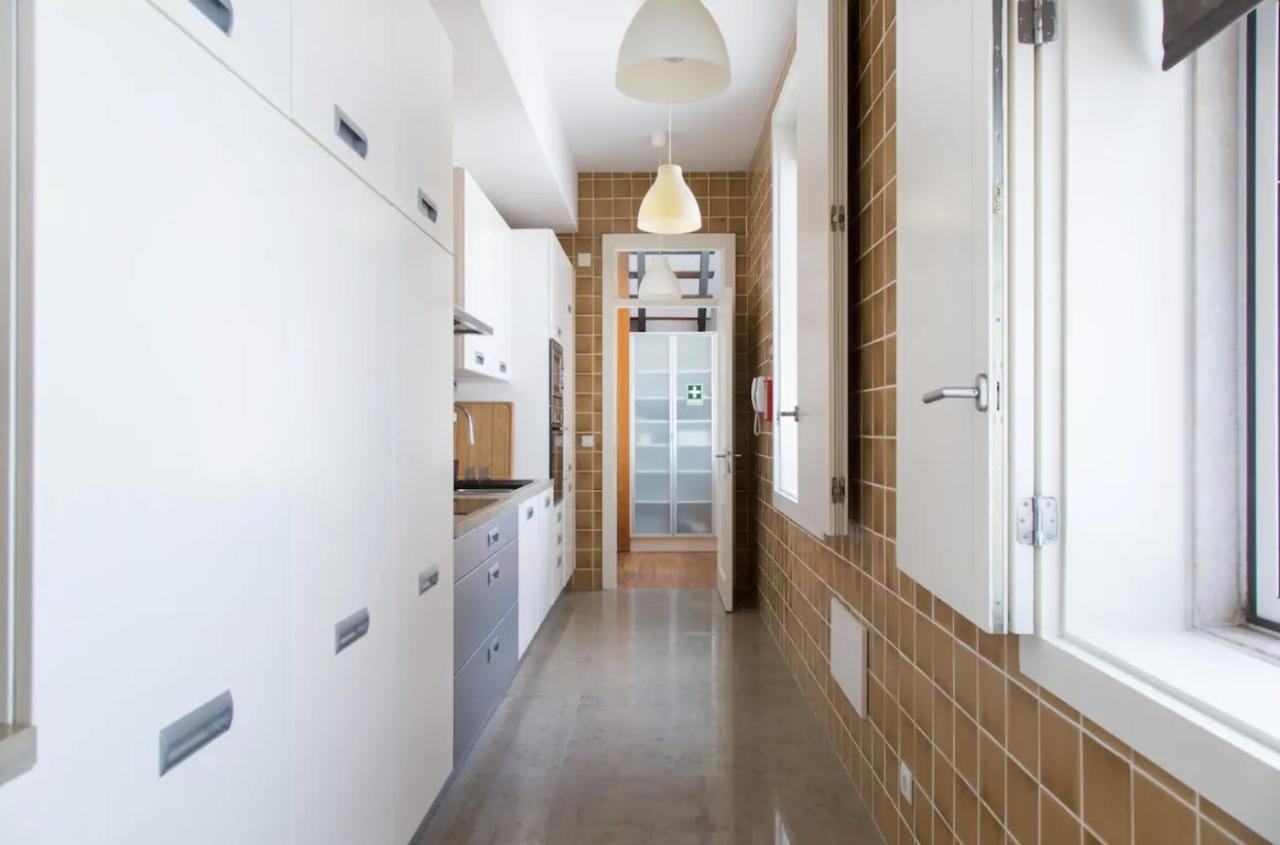 Beautiful 3-Story house in Chiado with a 40m² private terrace Lisboa Exterior foto