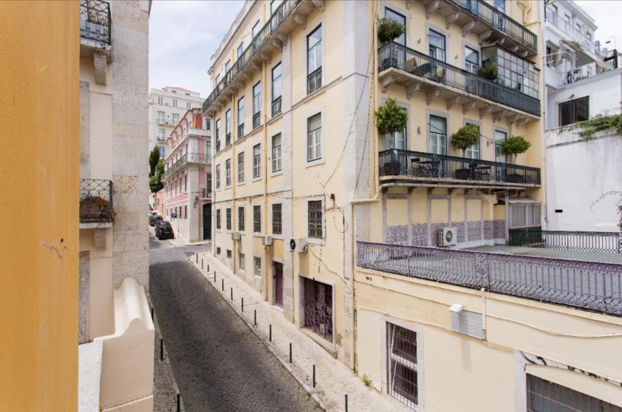 Beautiful 3-Story house in Chiado with a 40m² private terrace Lisboa Exterior foto
